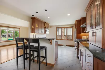 16W658 Therese Court, Willowbrook, IL 60527 - Photo 8