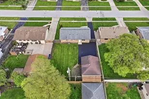 8718 Cranbrook Ln, Bridgeview, IL 60455 - Photo 20