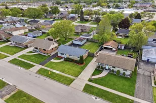 8718 Cranbrook Ln, Bridgeview, IL 60455 - Photo 18