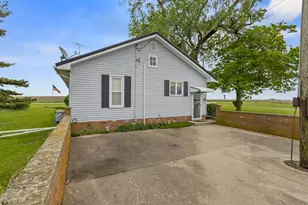 4520 N 600 East Rd, Sidell, IL 61876 - Photo 6