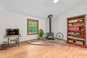 43W870 McDonald Rd, Elgin, IL 60124 - Photo 6
