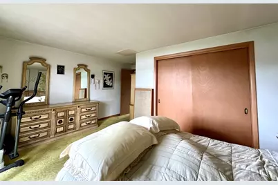 2401 Fairview Avenue, Johnsburg, IL 60051 - Photo 32