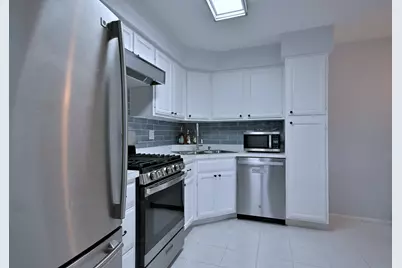 225 Lake Boulevard #560, Buffalo Grove, IL 60089 - Photo 18