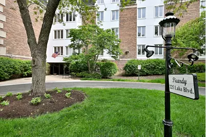225 Lake Boulevard #560, Buffalo Grove, IL 60089 - Photo 4