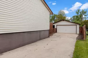 2120 Coronet Rd, Loves Park, IL 61111 - Photo 20