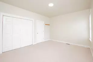10433 S Corliss Ave, Chicago, IL 60628 - Photo 12