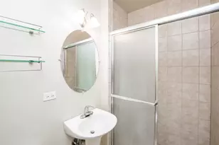 10433 S Corliss Ave, Chicago, IL 60628 - Photo 10