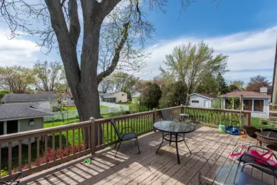 814 Holdridge Avenue, Winthrop Harbor, IL 60096 - Photo 12