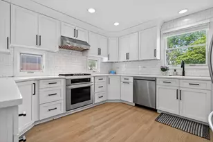 453 S Park St, Westmont, IL 60559 - Photo 2