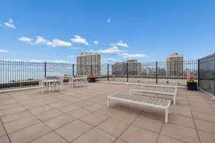 2930 N Sheridan Rd, Chicago, IL 60657 - Photo 22
