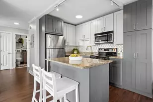 2930 N Sheridan Rd, Chicago, IL 60657 - Photo 10