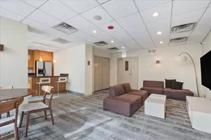 2930 N Sheridan Rd, Chicago, IL 60657 - Photo 26
