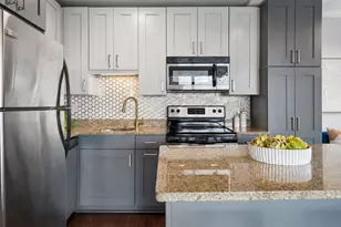 2930 N Sheridan Rd, Chicago, IL 60657 - Photo 8