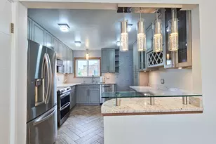 9442 Bay Colony Dr, Des Plaines, IL 60016 - Photo 6