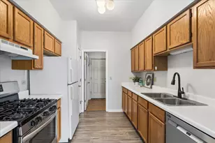 560 Woodhaven Dr, Mundelein, IL 60060 - Photo 6