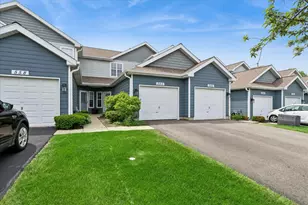 560 Woodhaven Dr, Mundelein, IL 60060 - Photo 1