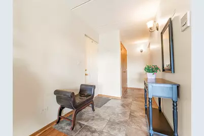 245 Windsor Lane #B, Willowbrook, IL 60527 - Photo 4