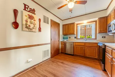 245 Windsor Lane #B, Willowbrook, IL 60527 - Photo 10