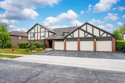 245 Windsor Lane #B, Willowbrook, IL 60527 - Photo 2