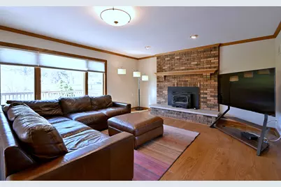 5681 River Park Drive, Libertyville, IL 60048 - Photo 8