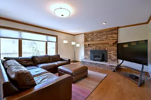 5681 River Park Dr, Libertyville, IL 60048 - Photo 8