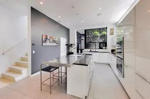 2050 W Huron St, Chicago, IL 60612 - Photo 14