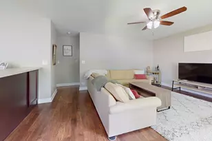 305 Cedar Ct, Streamwood, IL 60107 - Photo 4