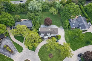 15 Devonshire Dr, Oak Brook, IL 60523 - Photo 2