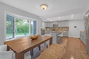 15 Devonshire Dr, Oak Brook, IL 60523 - Photo 12