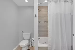 15 Devonshire Dr, Oak Brook, IL 60523 - Photo 20