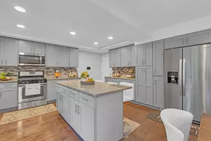 15 Devonshire Dr, Oak Brook, IL 60523 - Photo 14