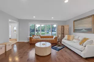 15 Devonshire Dr, Oak Brook, IL 60523 - Photo 8