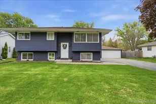 34 W Amber Ave, Cortland, IL 60112 - Photo 1
