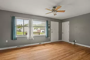 1270 W Staver St, Freeport, IL 61032 - Photo 6