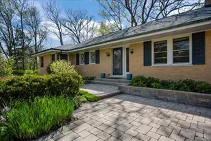 1060 Oak Knoll Dr, Lake Forest, IL 60045 - Photo 2