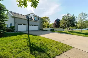 102 Meadowland Dr, Lexington, IL 61753 - Photo 4