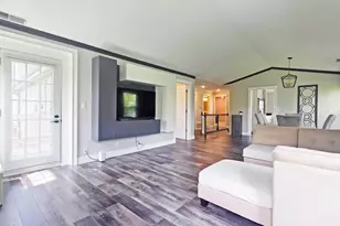 2012 Quaker Hollow Ln, Streamwood, IL 60107 - Photo 4