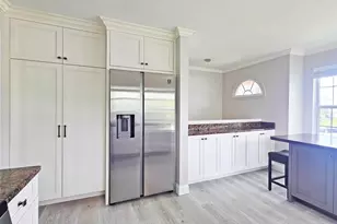 2012 Quaker Hollow Ln, Streamwood, IL 60107 - Photo 10