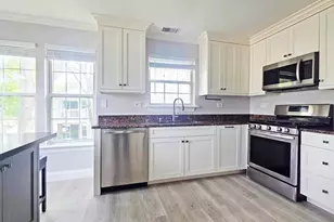 2012 Quaker Hollow Ln, Streamwood, IL 60107 - Photo 8