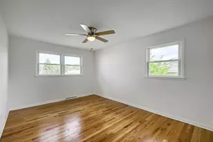 1305 E Ardyce Ln, Mount Prospect, IL 60056 - Photo 14