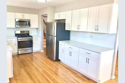 2140 Eastview Drive, Des Plaines, IL 60018 - Photo 2
