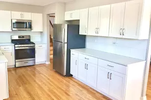2140 Eastview Dr, Des Plaines, IL 60018 - Photo 2