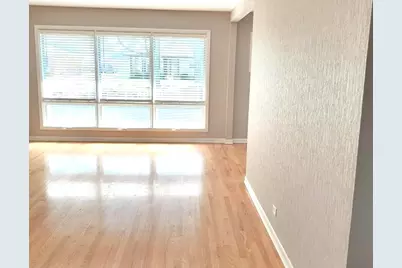 2140 Eastview Drive, Des Plaines, IL 60018 - Photo 4