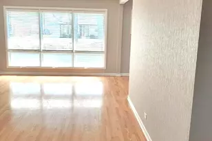 2140 Eastview Dr, Des Plaines, IL 60018 - Photo 4