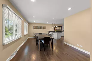 5818 Ridgewood Dr, Western Springs, IL 60558 - Photo 2