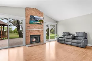 1210 Camden Ln, Aurora, IL 60504 - Photo 2