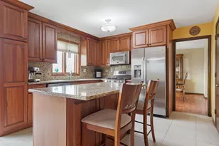 17203 Highwood Dr, Orland Park, IL 60467 - Photo 2