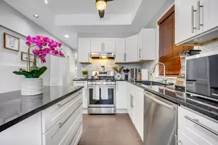 2920 N Gresham Ave, Chicago, IL 60618 - Photo 12