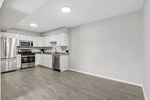 605 Limerick Ln, Schaumburg, IL 60193 - Photo 6