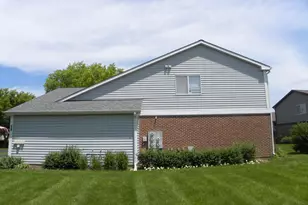 227 Brett Cir, Wauconda, IL 60084 - Photo 18